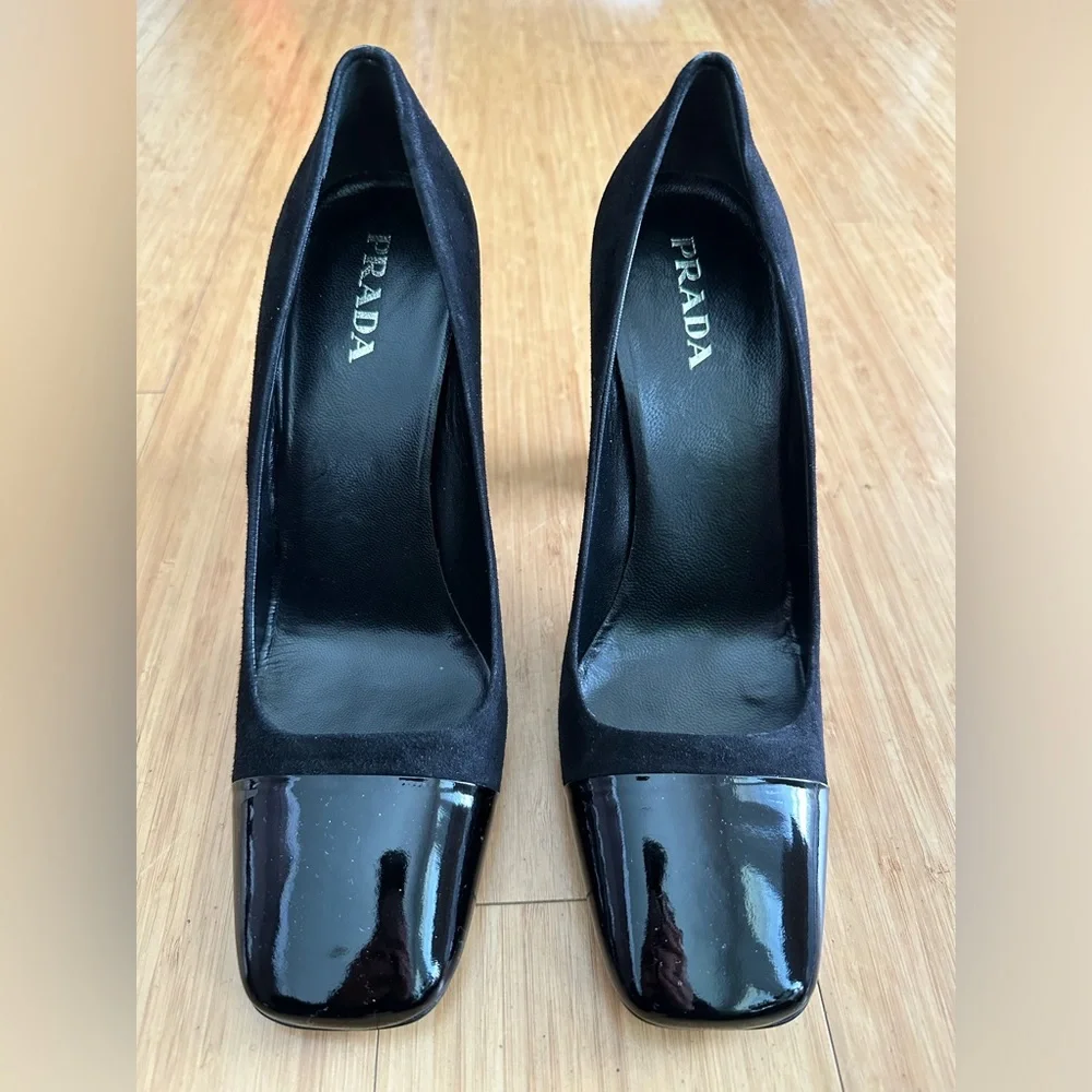 PRADA logo heeled black Suede Pumps SZ 40 (US SZ 10). Never worn. NWOT - Picture 5 of 12